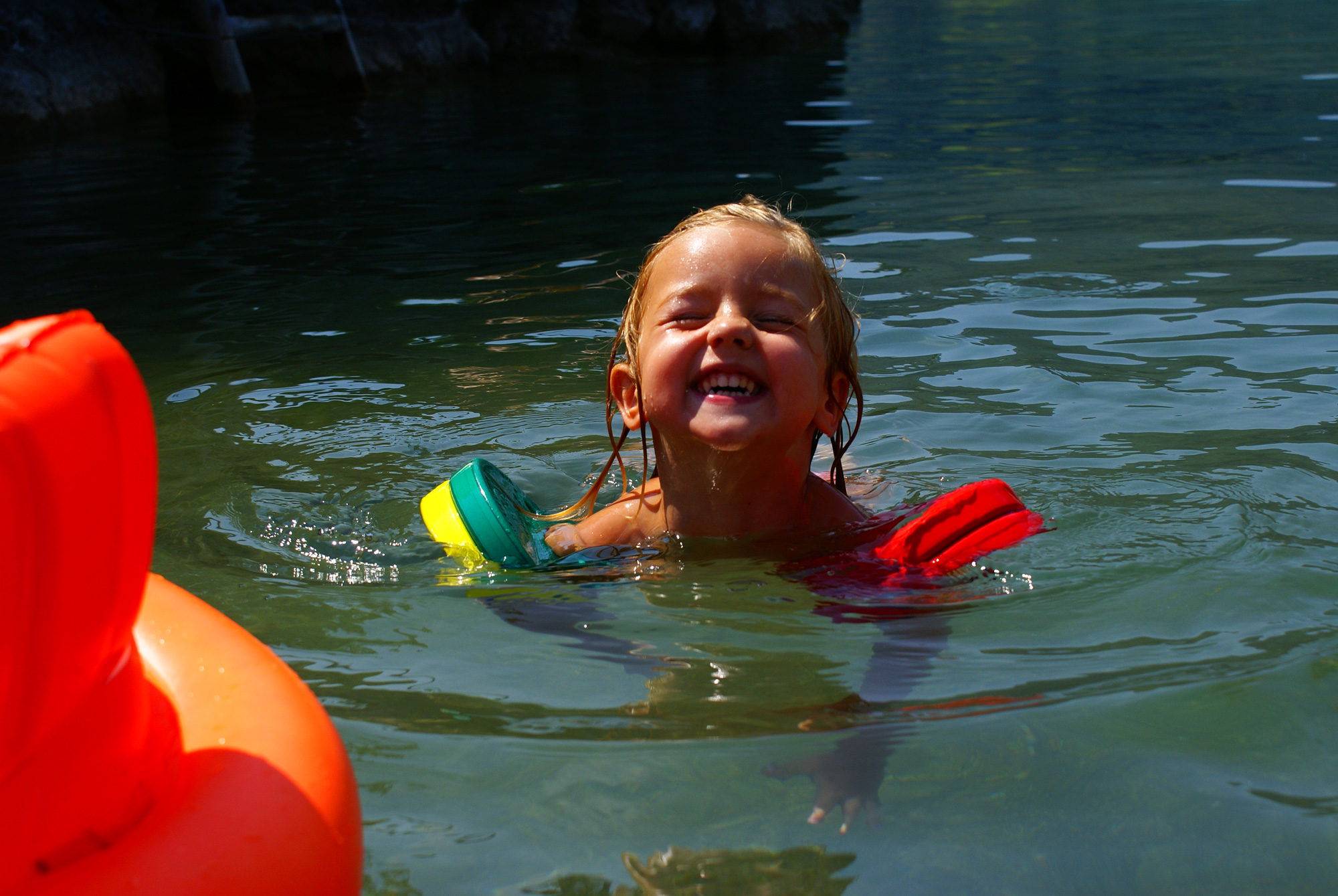 Hannah badet im Fuschlsee